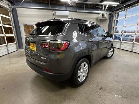 Used 2022 Jeep Compass Latitude image 5