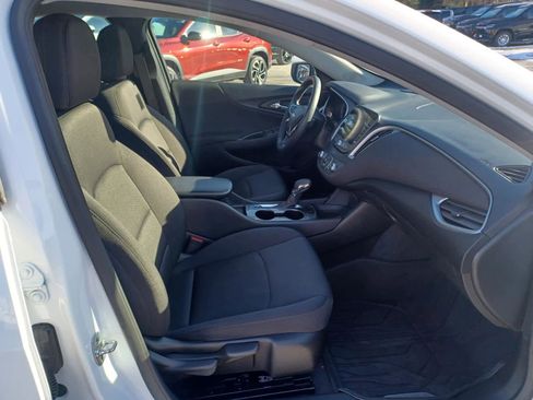 Used 2025 Chevrolet Malibu RS image 18