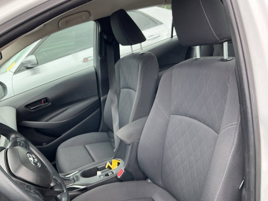 Used 2025 Toyota Corolla LE FWD image 12