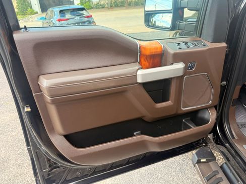 Used 2017 Ford F350 King Ranch w/ FX4 Off-Road Package image 31