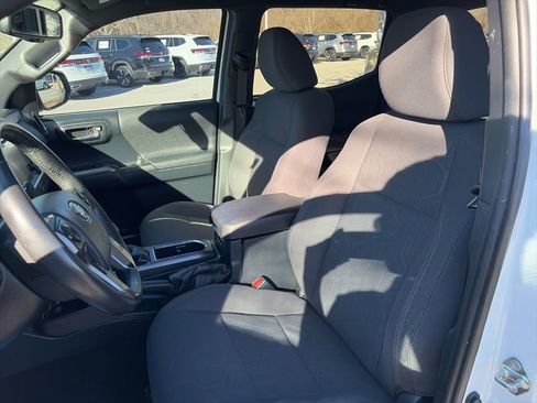 Used 2019 Toyota Tacoma TRD Off-Road image 23