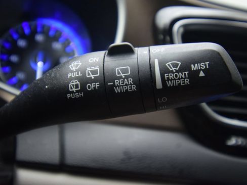 Used 2019 Chrysler Pacifica L FWD image 34