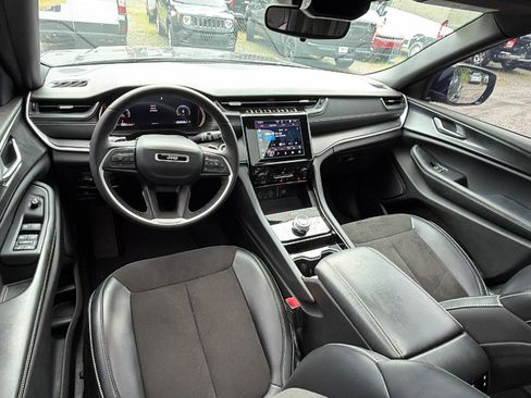 Used 2023 Jeep Grand Cherokee L Laredo AWD/4WD image 27
