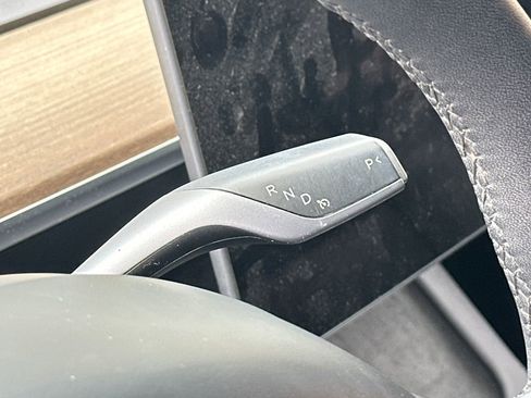 Used 2023 Tesla Model Y Long Range AWD/4WD image 18