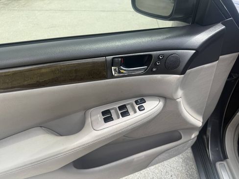 Used 2004 Lexus ES 330 w/ Premium Pkg FWD image 17