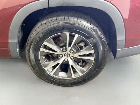 Used 2016 Toyota Highlander XLE FWD image 26