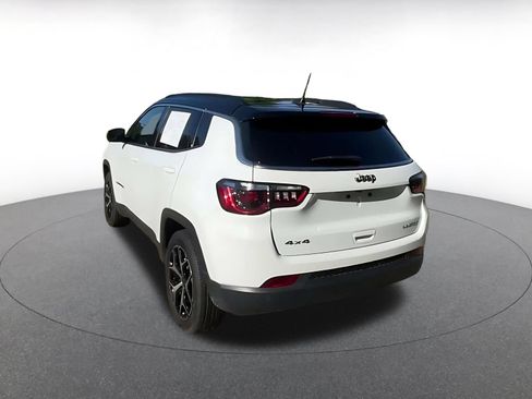 Used 2025 Jeep Compass Limited AWD/4WD image 10