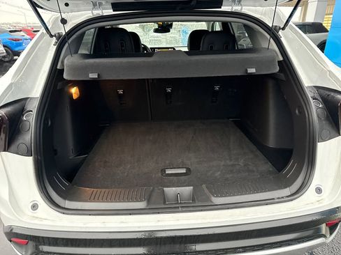 Used 2025 Chevrolet Trax LT w/ LT Convenience Package image 26