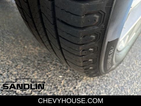 Used 2023 Chevrolet Equinox LT FWD image 35