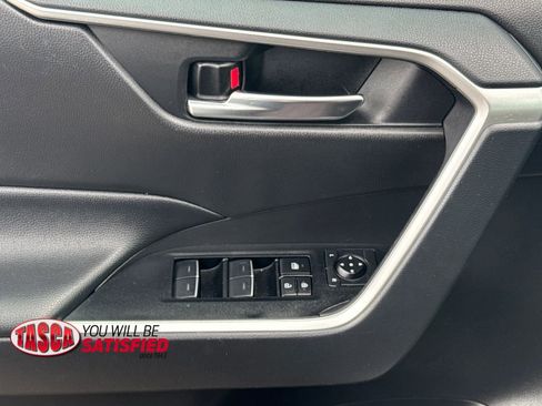 Used 2025 Toyota RAV4 XLE AWD/4WD image 30