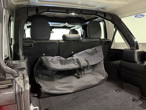 Used 2025 Jeep Wrangler Unlimited Sahara w/ Safety Group image 29