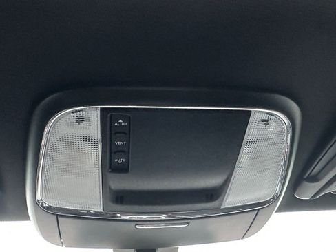 Used 2023 Dodge Charger SXT image 18