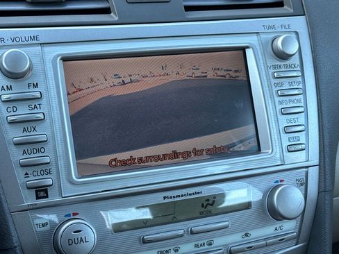 Used 2010 Toyota Camry XLE image 25