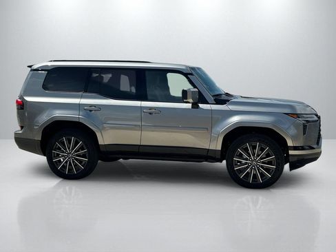 Used 2026 Lexus GX 550 w/ Accessory Package (2T) AWD/4WD image 4