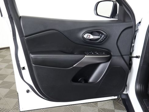 Used 2019 Jeep Cherokee Limited AWD/4WD image 23