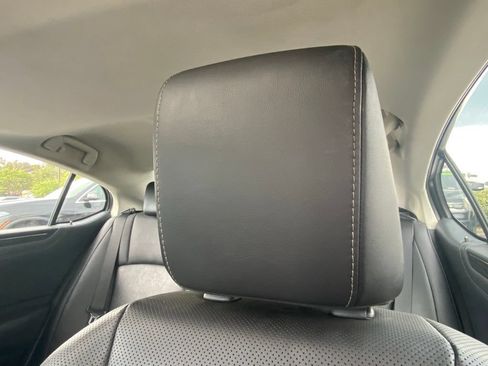 Used 2021 Lexus ES 300h w/ Premium Package FWD image 11