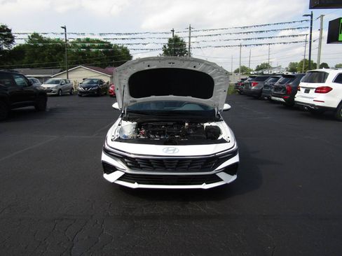 Used 2024 Hyundai Elantra SEL w/ Convenience Package FWD image 25