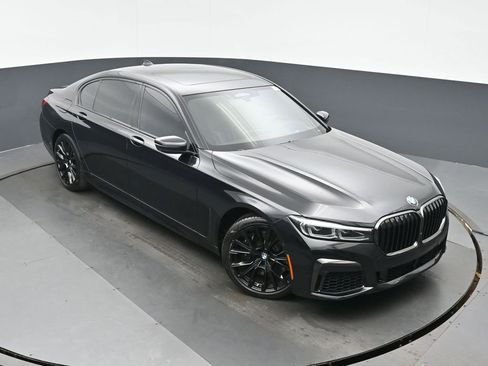 Used 2022 BMW 750i xDrive w/ Executive Package image 34