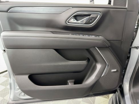 Used 2024 GMC Yukon SLT w/ SLT Luxury Package image 11