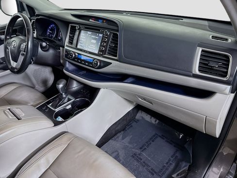 Used 2018 Toyota Highlander XLE image 30