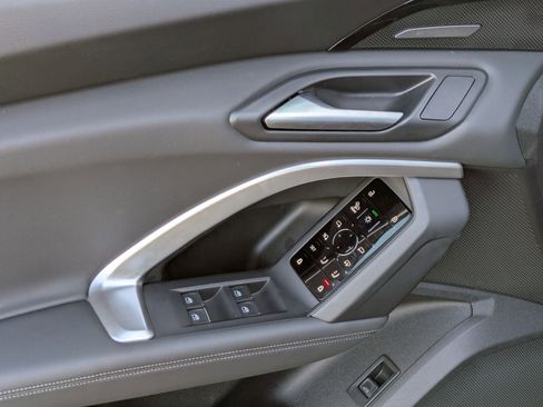 Certified 2025 Audi Q5 Premium Plus w/ Premium Plus image 11