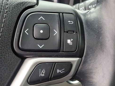 Used 2017 Toyota Highlander Limited AWD/4WD image 25