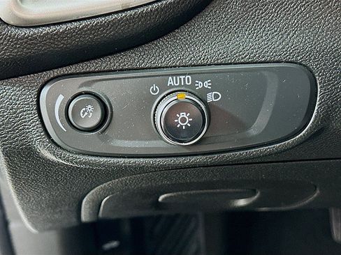Used 2020 Chevrolet Trax LT w/ LT Convenience Package FWD image 10