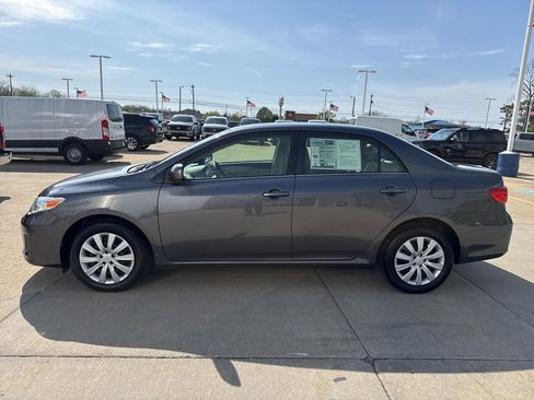 Used 2013 Toyota Corolla LE image 3