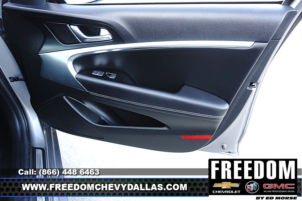 Used 2025 Genesis G70 2.5T RWD image 37
