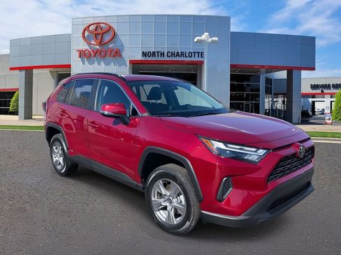 Used 2025 Toyota RAV4 XLE image 3
