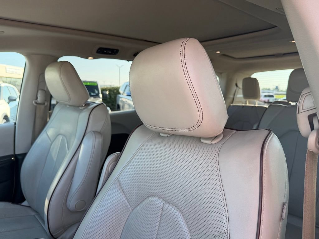 Used 2020 Chrysler Pacifica Limited FWD image 12