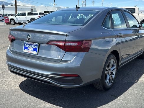 Used 2024 Volkswagen Jetta SE FWD image 5