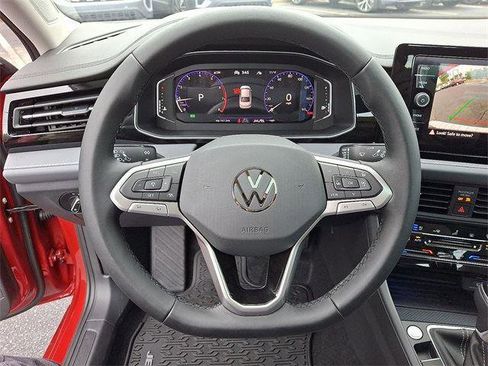 New 2025 Volkswagen Jetta SEL image 18