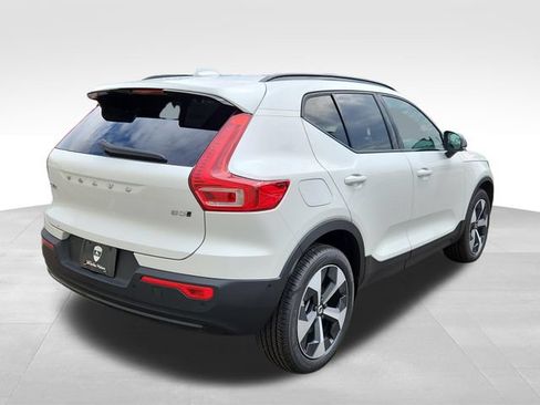 Certified 2026 Volvo XC40 B5 Plus w/ Climate Package AWD/4WD image 7
