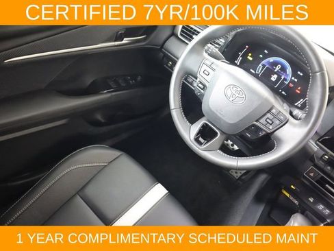 Used 2025 Toyota Camry SE FWD image 18