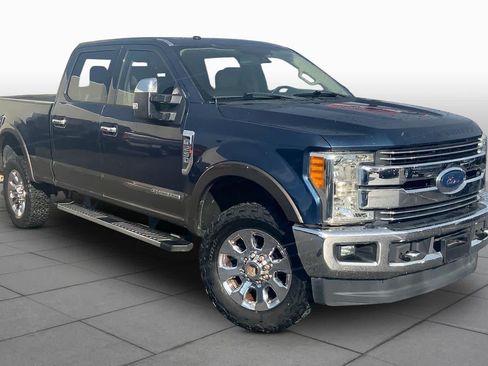 Used 2017 Ford F250 Lariat w/ Lariat Ultimate Package AWD/4WD image 3