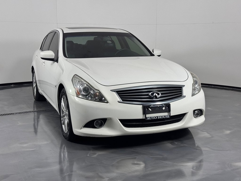 Used 2015 INFINITI Q40 w/ Navigation Package RWD image 3