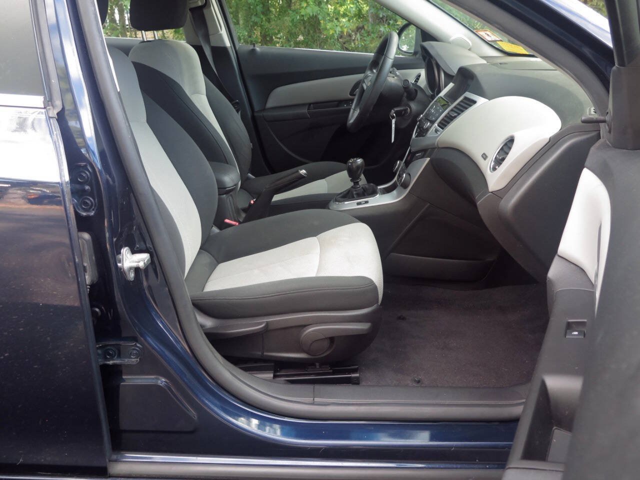 Used 2011 Chevrolet Cruze LS w/ Connectivity Package FWD image 18