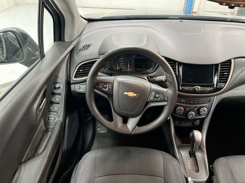 Used 2020 Chevrolet Trax LT FWD image 11