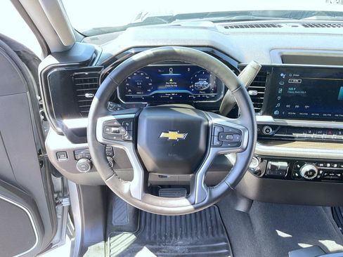 Used 2025 Chevrolet Silverado 2500 LT w/ Convenience Package AWD/4WD image 12