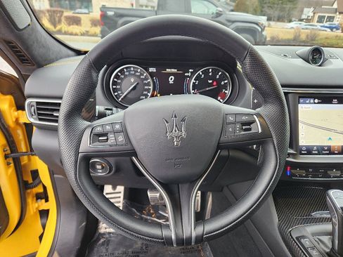 Used 2023 Maserati Levante Trofeo image 18