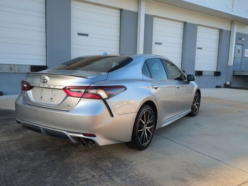 Used 2023 Toyota Camry SE image 5