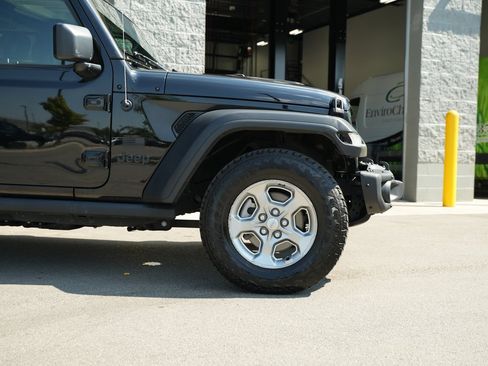 Used 2021 Jeep Wrangler Unlimited Sport image 9