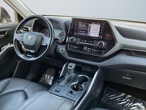 Used 2021 Toyota Highlander XLE FWD image 14