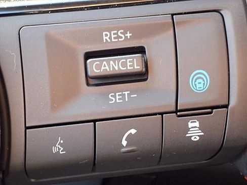 Used 2025 Nissan Kicks SR image 23