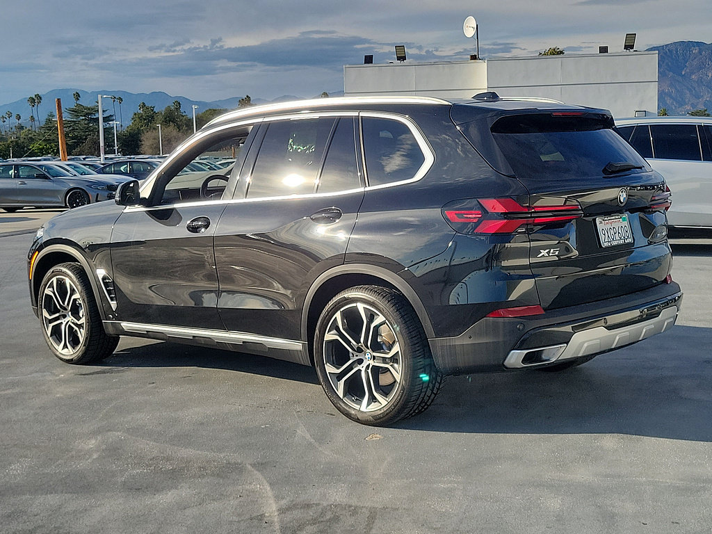 Used 2026 BMW X5 sDrive40i RWD image 2