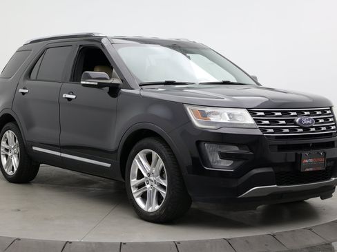 Used 2017 Ford Explorer Limited FWD image 3