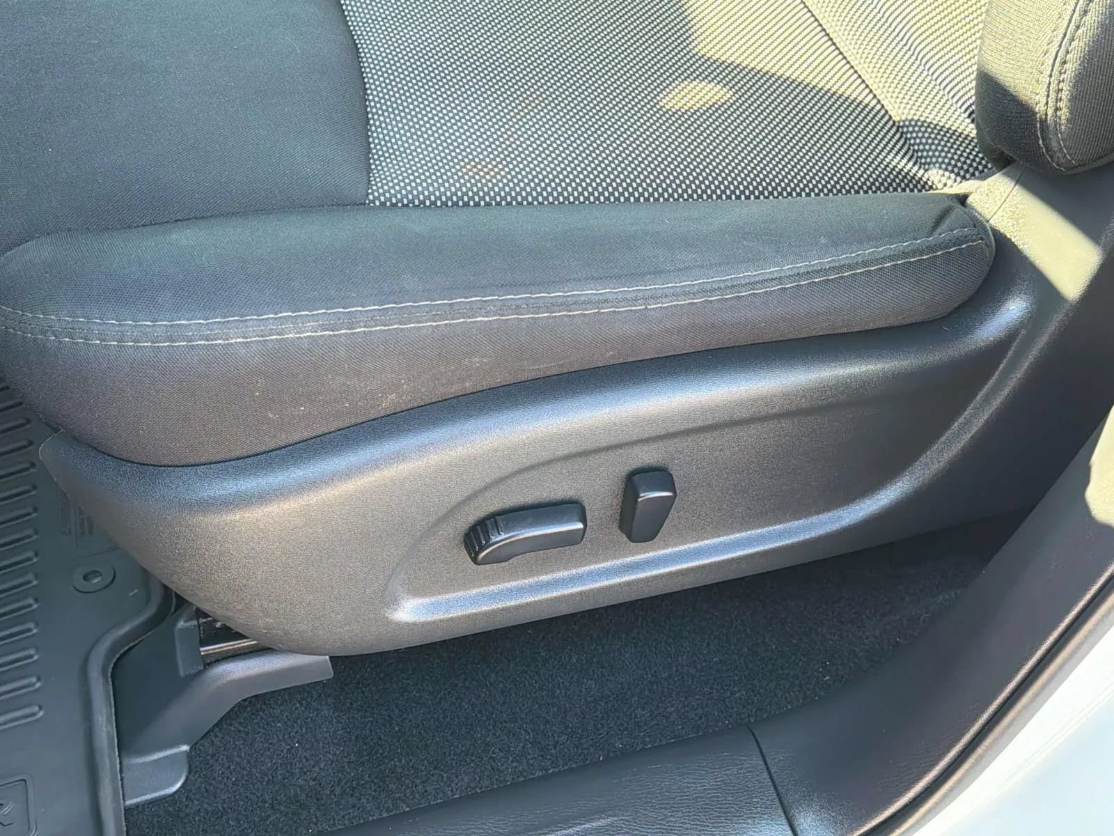 Used 2019 Nissan Pathfinder SV FWD image 30