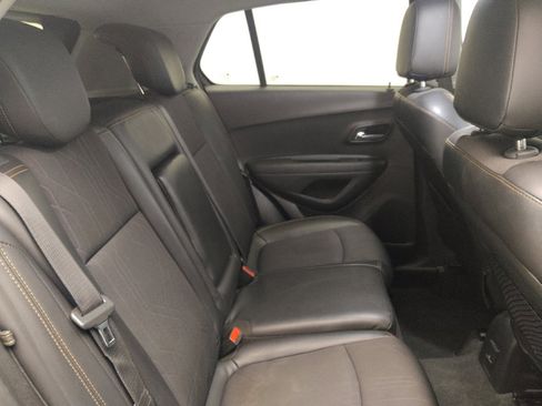Used 2020 Chevrolet Trax LT w/ LT Convenience Package FWD image 19
