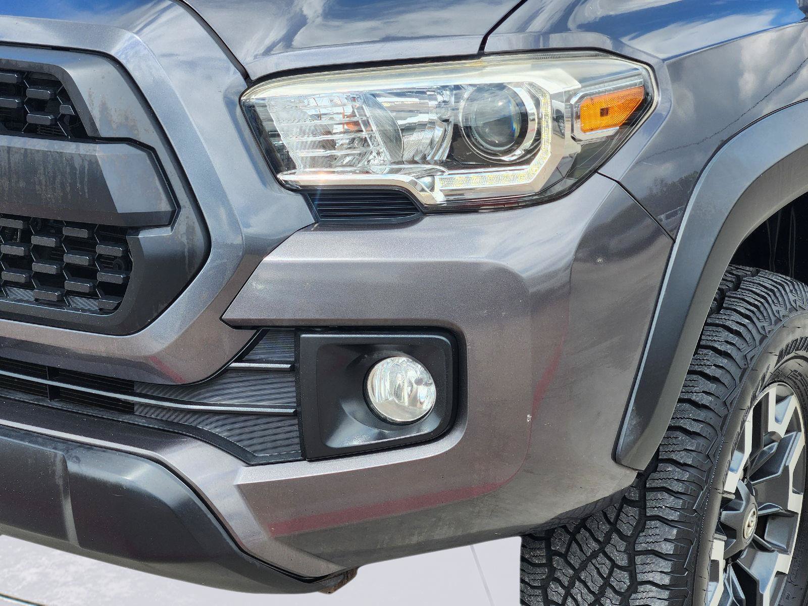 Used 2017 Toyota Tacoma TRD Off-Road w/ Premium & Technology Package AWD/4WD image 8
